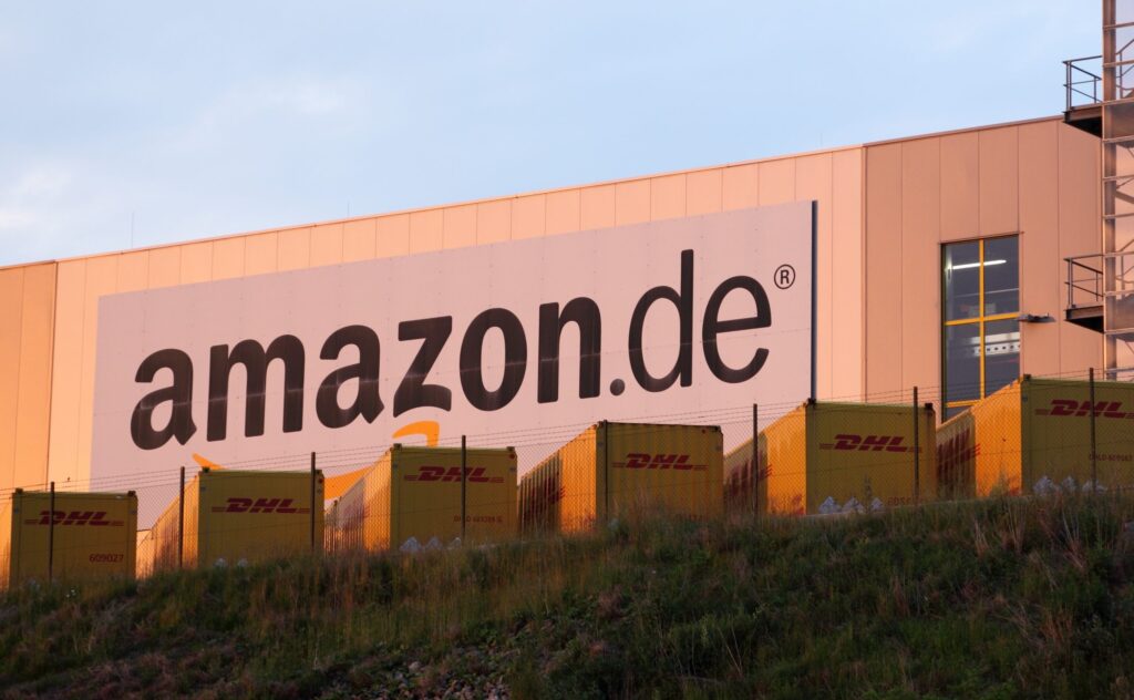 Amazon Jobs in Deutschland: Chancen für Fachkräfte und Berufseinsteiger 1 shutterstock 204418030 scaled 1